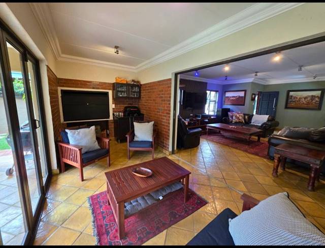 4 BEDROOM CLUSTER FOR SALE IN GLEN MARAIS